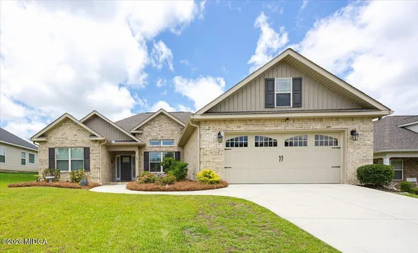 $329,900 | 207 Creek Ridge Drive, Warner Robins, GA 31088