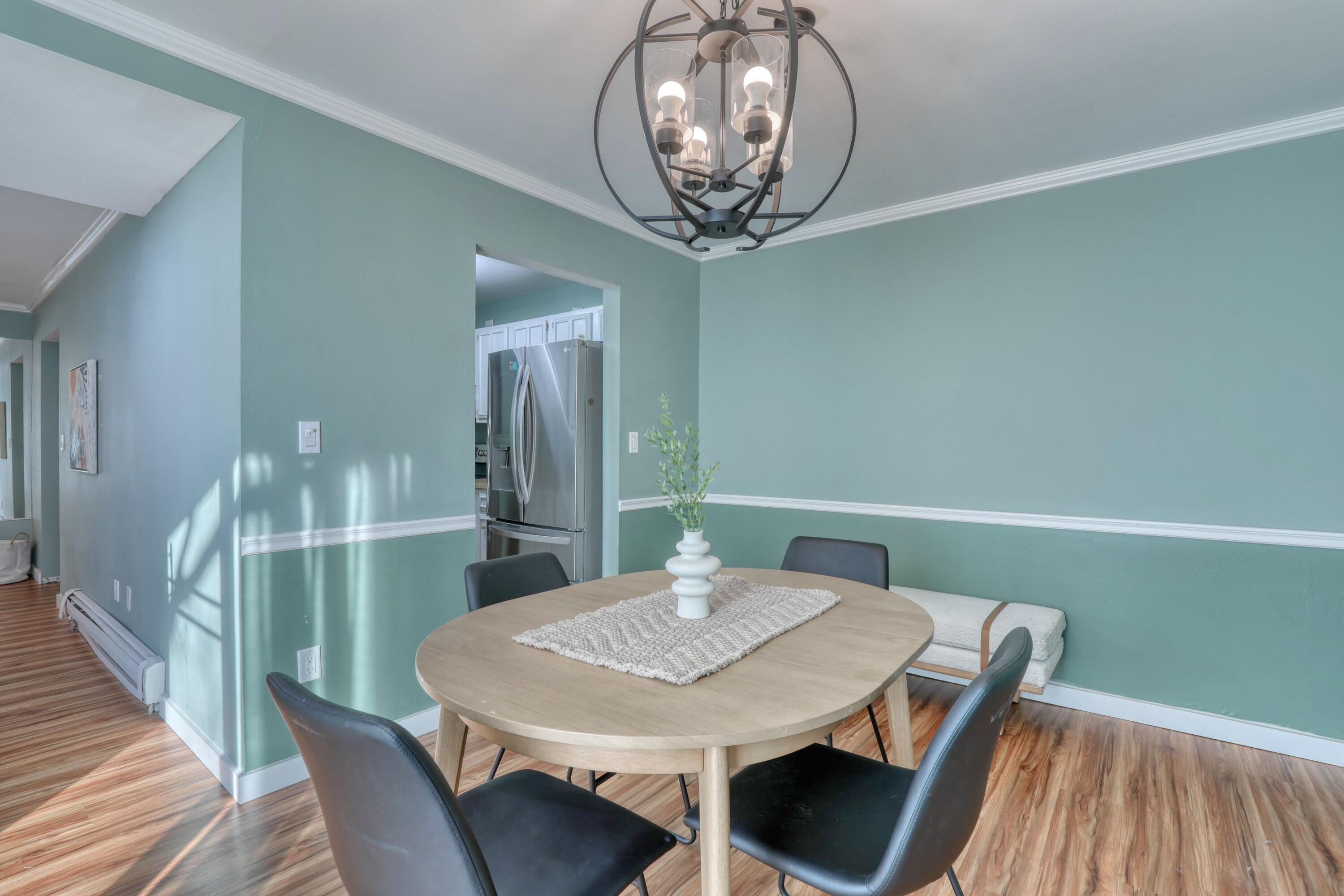 4215 North 100th Street, Unit 151C Milwaukee, WI 53222 - Photo 11 of 39 Dining Room