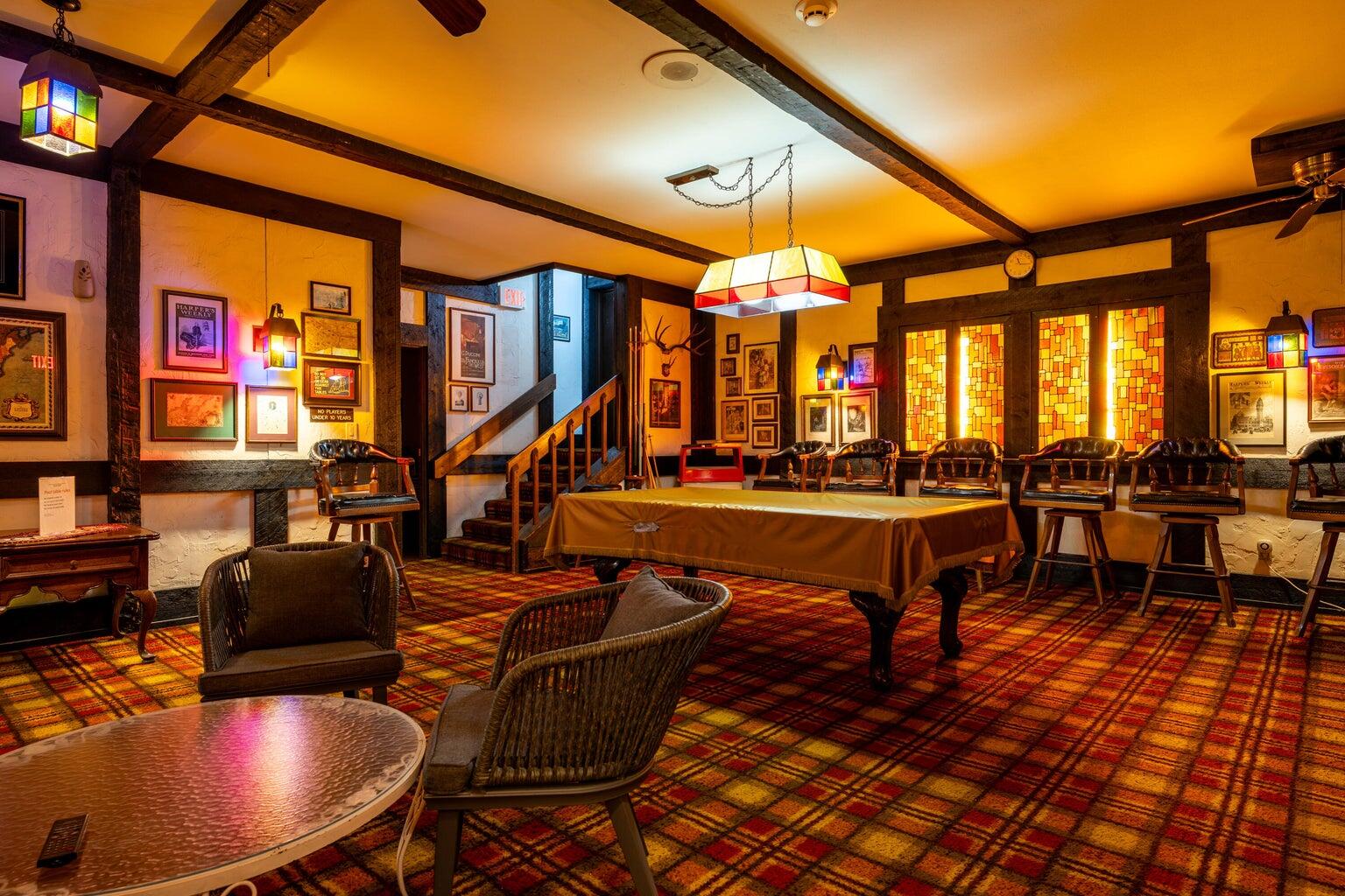 4215 North 100th Street, Unit 151C Milwaukee, WI 53222 - Photo 27 of 39 hang out lounge