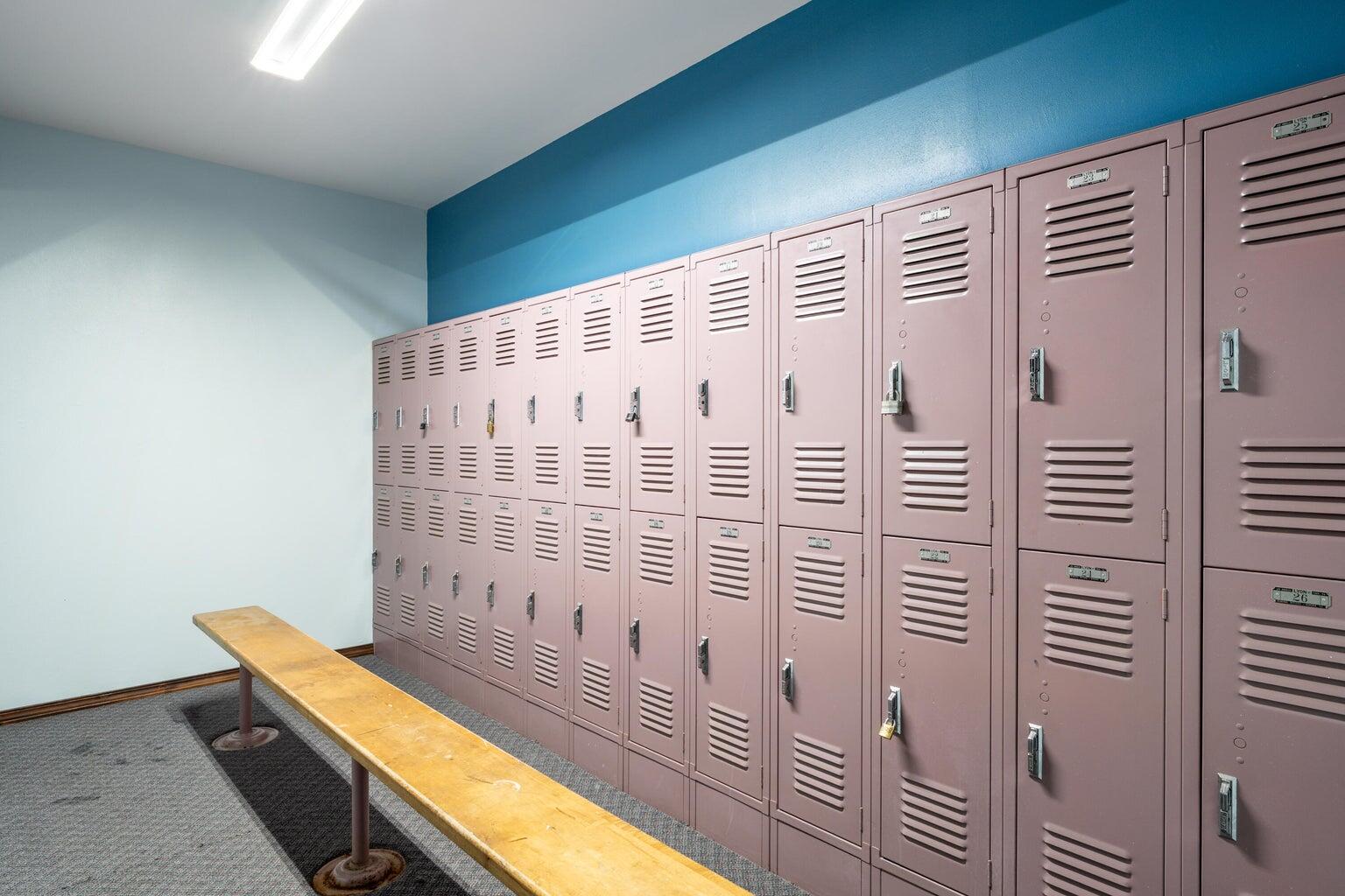 4215 North 100th Street, Unit 151C Milwaukee, WI 53222 - Photo 30 of 39 lockerroom