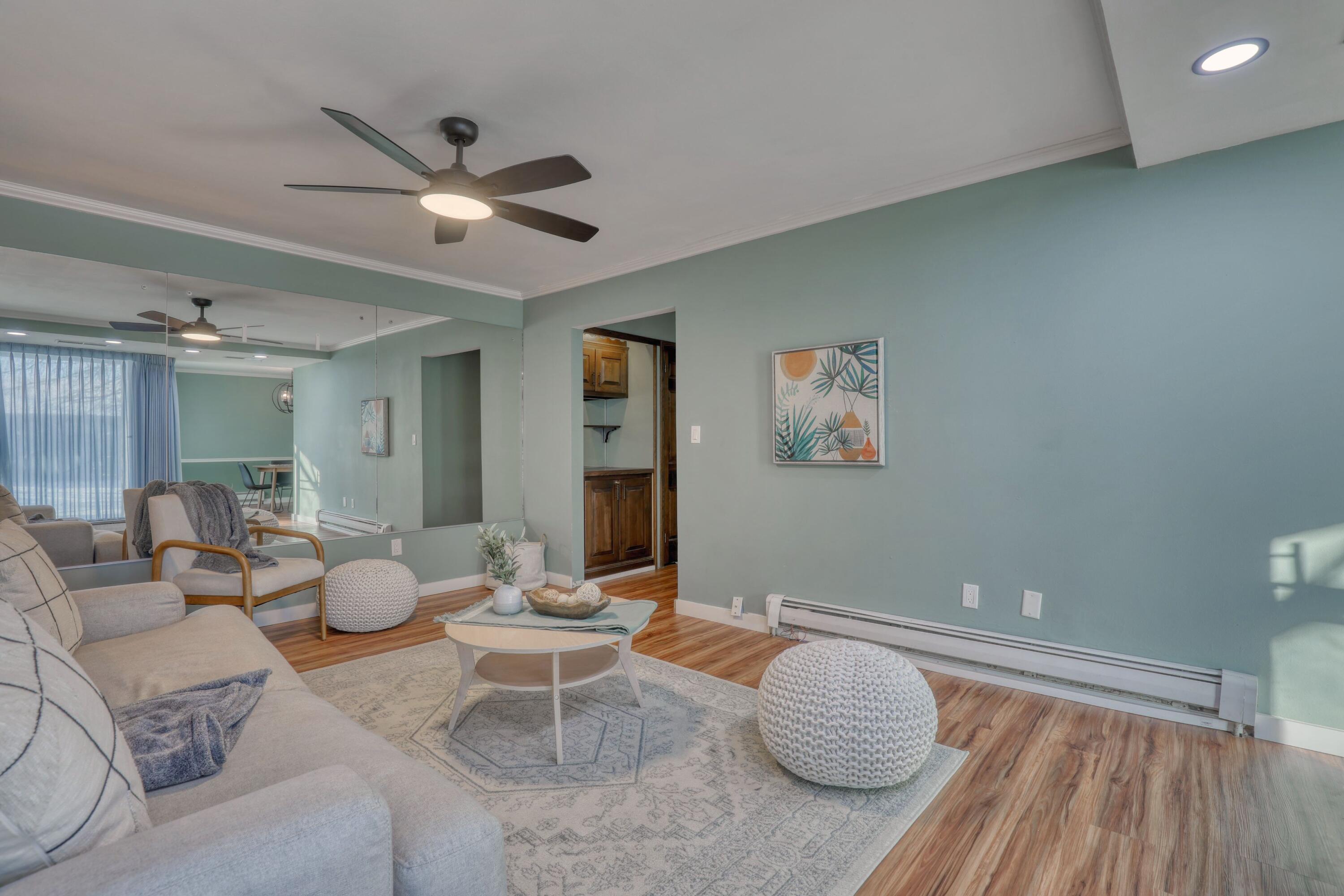 4215 North 100th Street, Unit 151C Milwaukee, WI 53222 - Photo 7 of 39 Living room