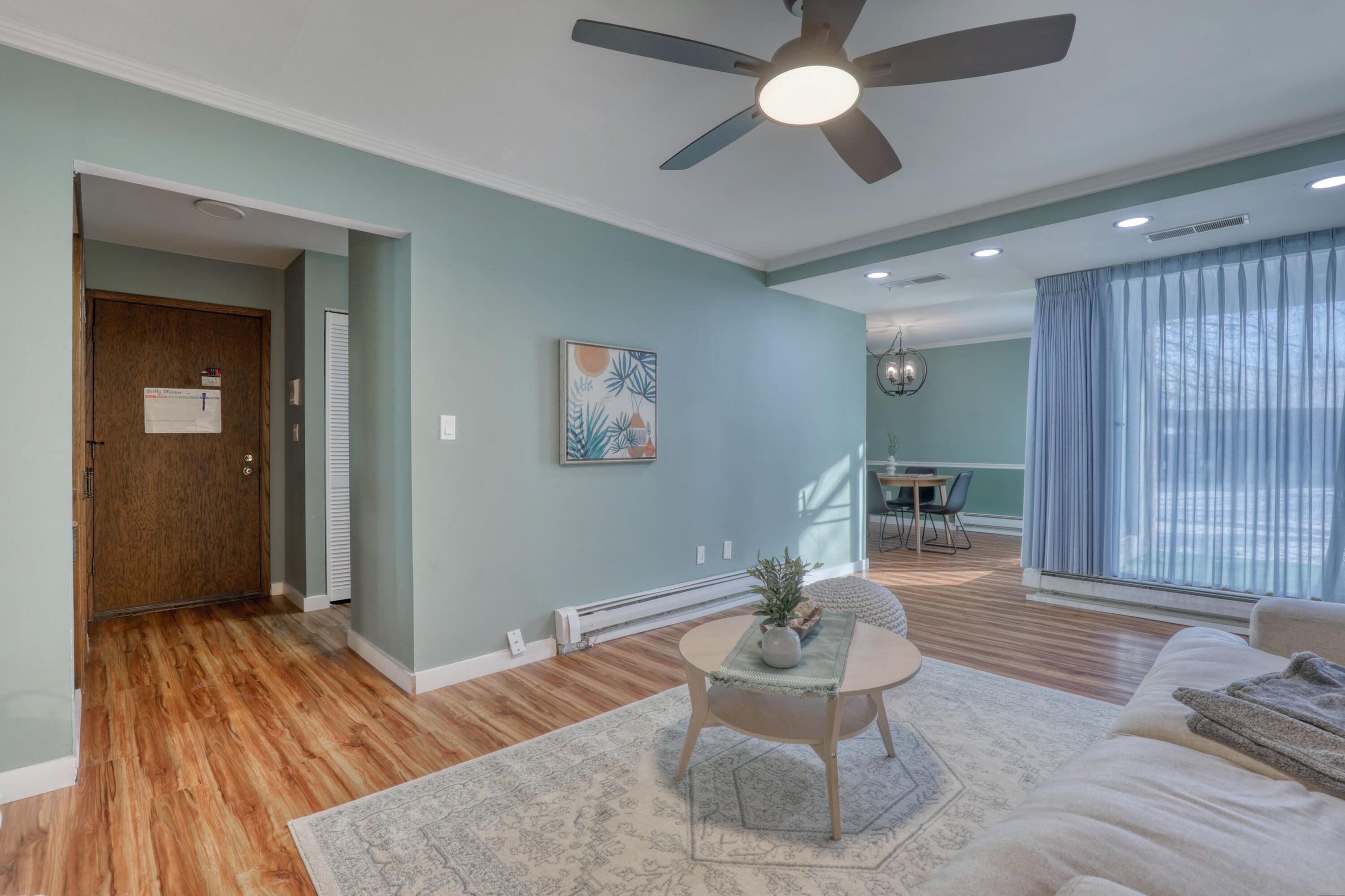 4215 North 100th Street, Unit 151C Milwaukee, WI 53222 - Photo 9 of 39 Living room