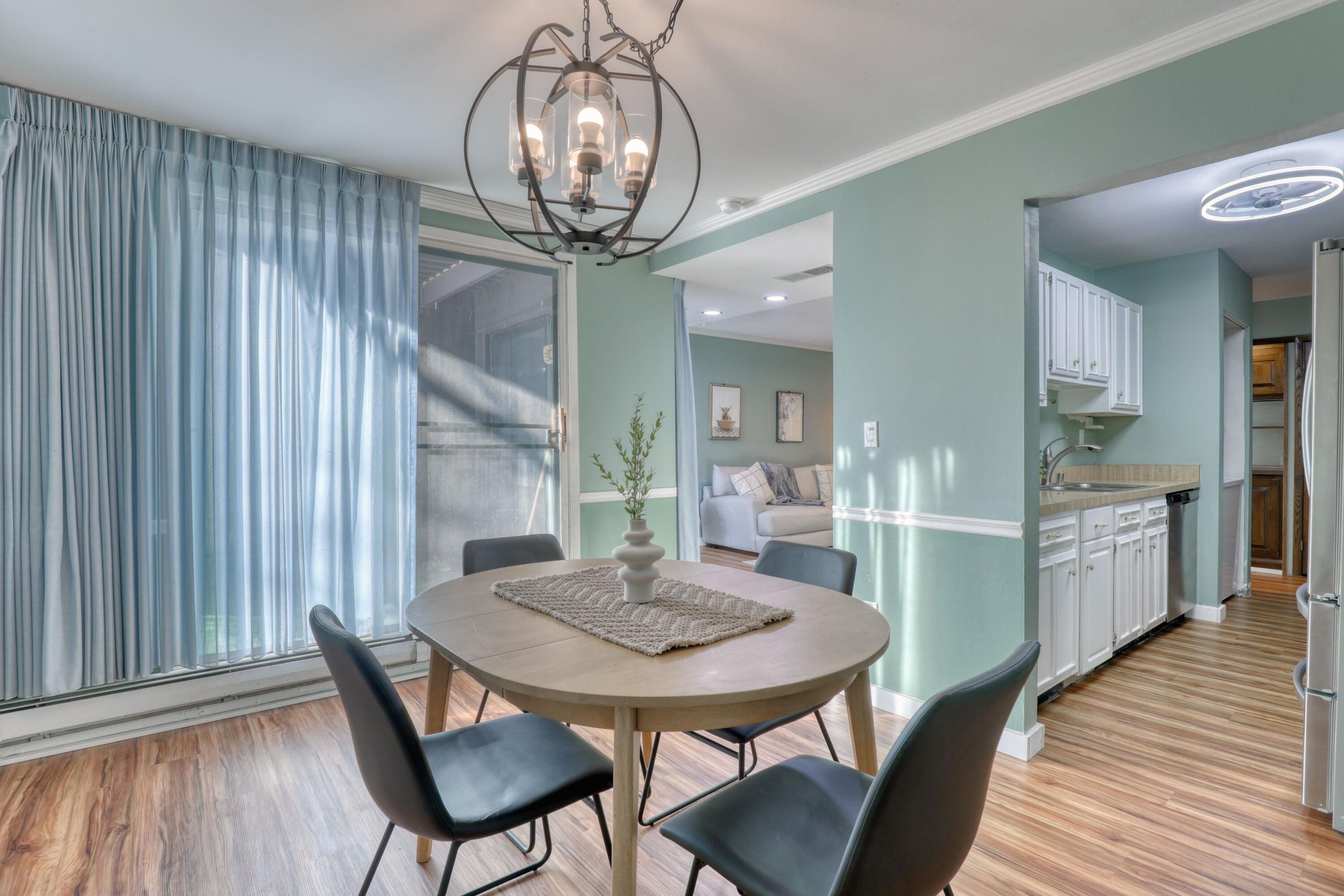 4215 North 100th Street, Unit 151C Milwaukee, WI 53222 - Photo 10 of 39 Dining Room