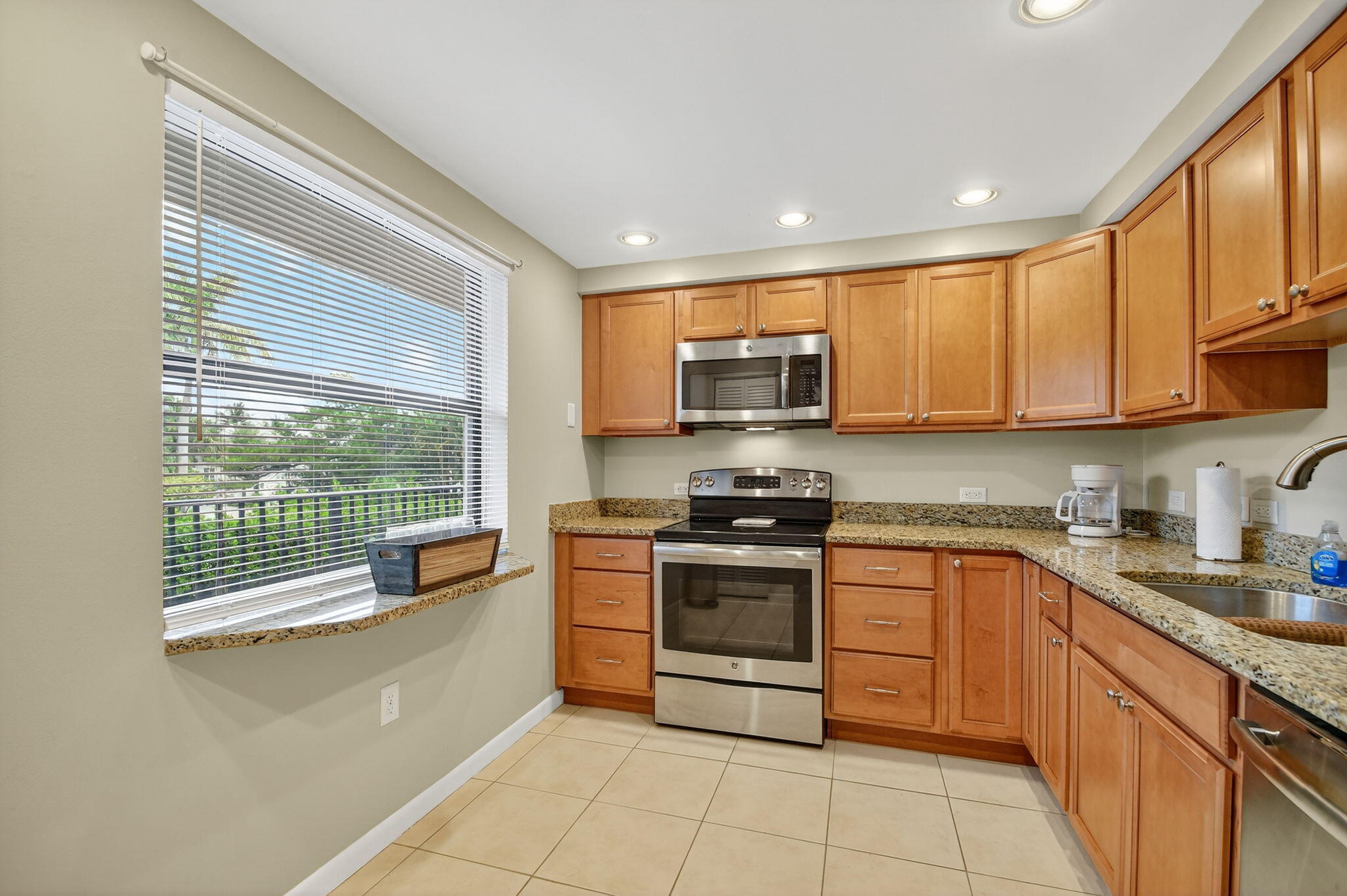 2424 North Federal Highway, Unit 207 Boynton Beach, FL 33435 - Photo 12 of 49 21-web-or-mls-040_DSC_8117