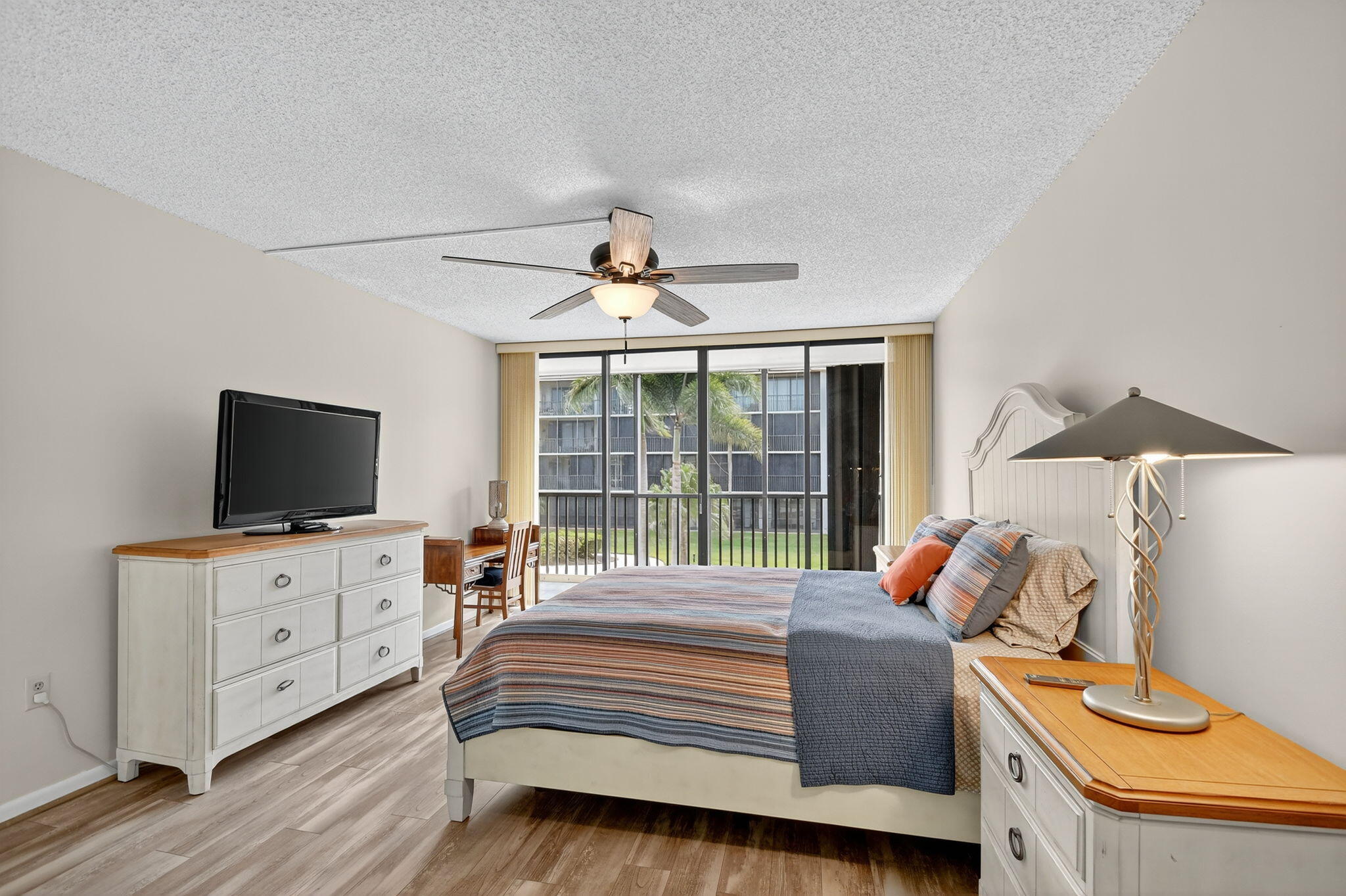 2424 North Federal Highway, Unit 207 Boynton Beach, FL 33435 - Photo 15 of 49 26-web-or-mls-046_DSC_8143