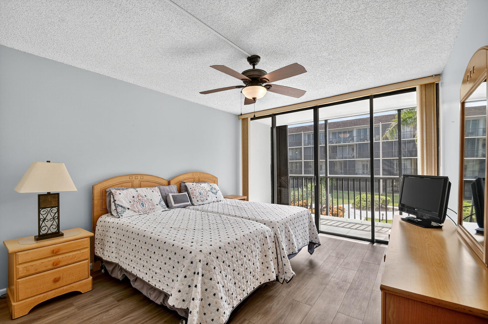 2424 North Federal Highway, Unit 207 Boynton Beach, FL 33435 - Photo 21 of 49 33-web-or-mls-053_DSC_8175