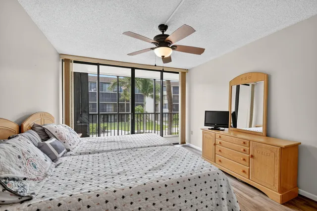 $219,000 | 2424 North Federal Highway, Unit 207, Boynton Beach, FL 33435