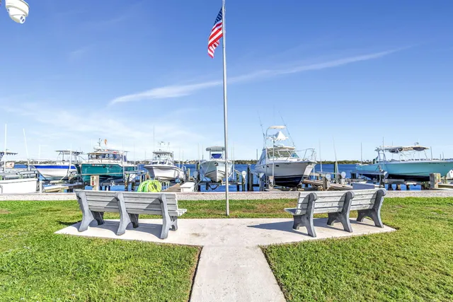 $219,000 | 2424 North Federal Highway, Unit 207, Boynton Beach, FL 33435