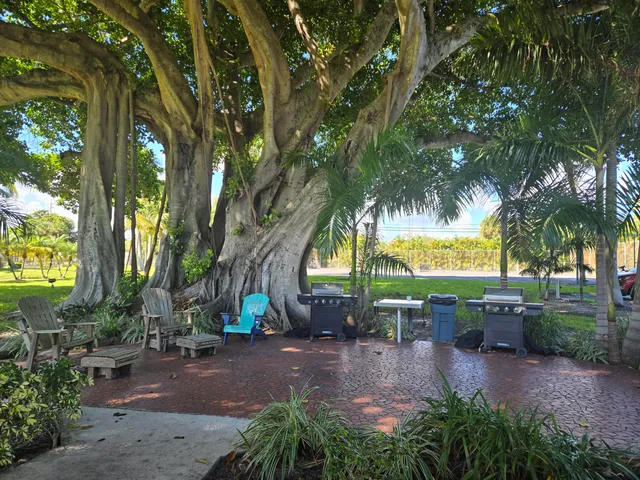 $219,000 | 2424 North Federal Highway, Unit 207, Boynton Beach, FL 33435