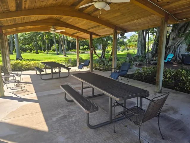 $219,000 | 2424 North Federal Highway, Unit 207, Boynton Beach, FL 33435