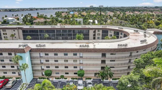 $219,000 | 2424 North Federal Highway, Unit 207, Boynton Beach, FL 33435