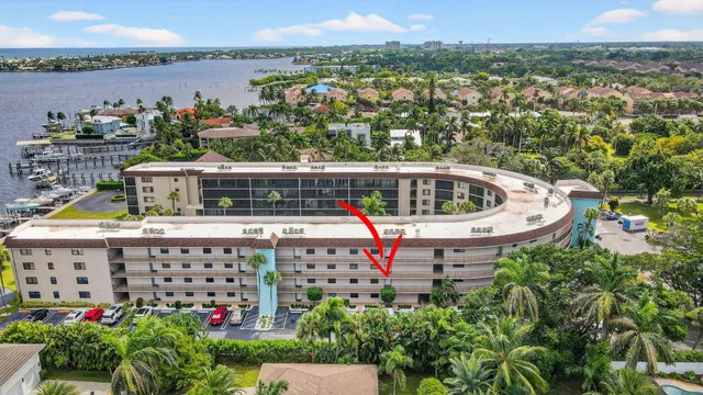 $219,000 | 2424 North Federal Highway, Unit 207, Boynton Beach, FL 33435