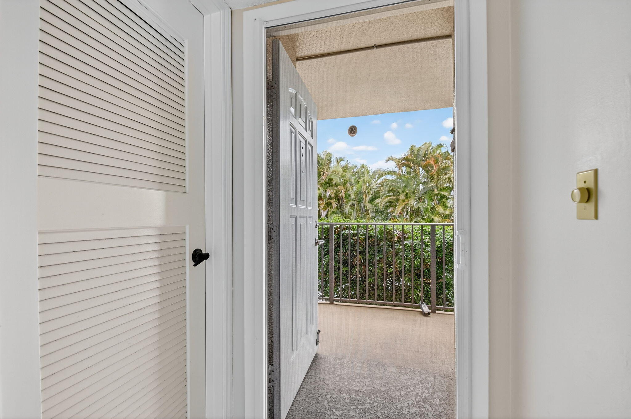 2424 North Federal Highway, Unit 207 Boynton Beach, FL 33435 - Photo 4 of 49 3-web-or-mls-004_DSC_8026