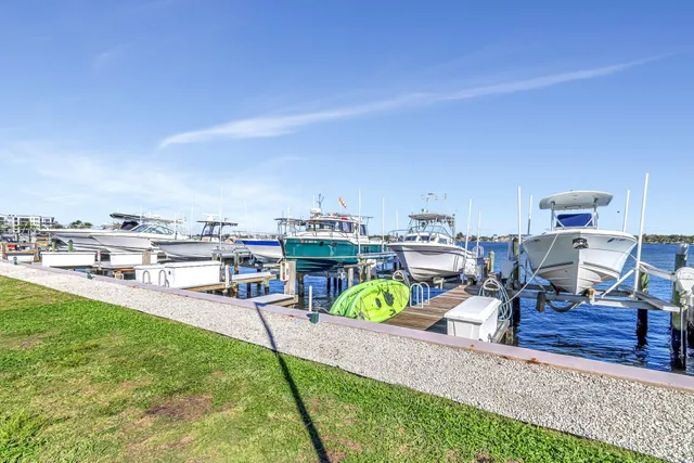 $219,000 | 2424 North Federal Highway, Unit 207, Boynton Beach, FL 33435