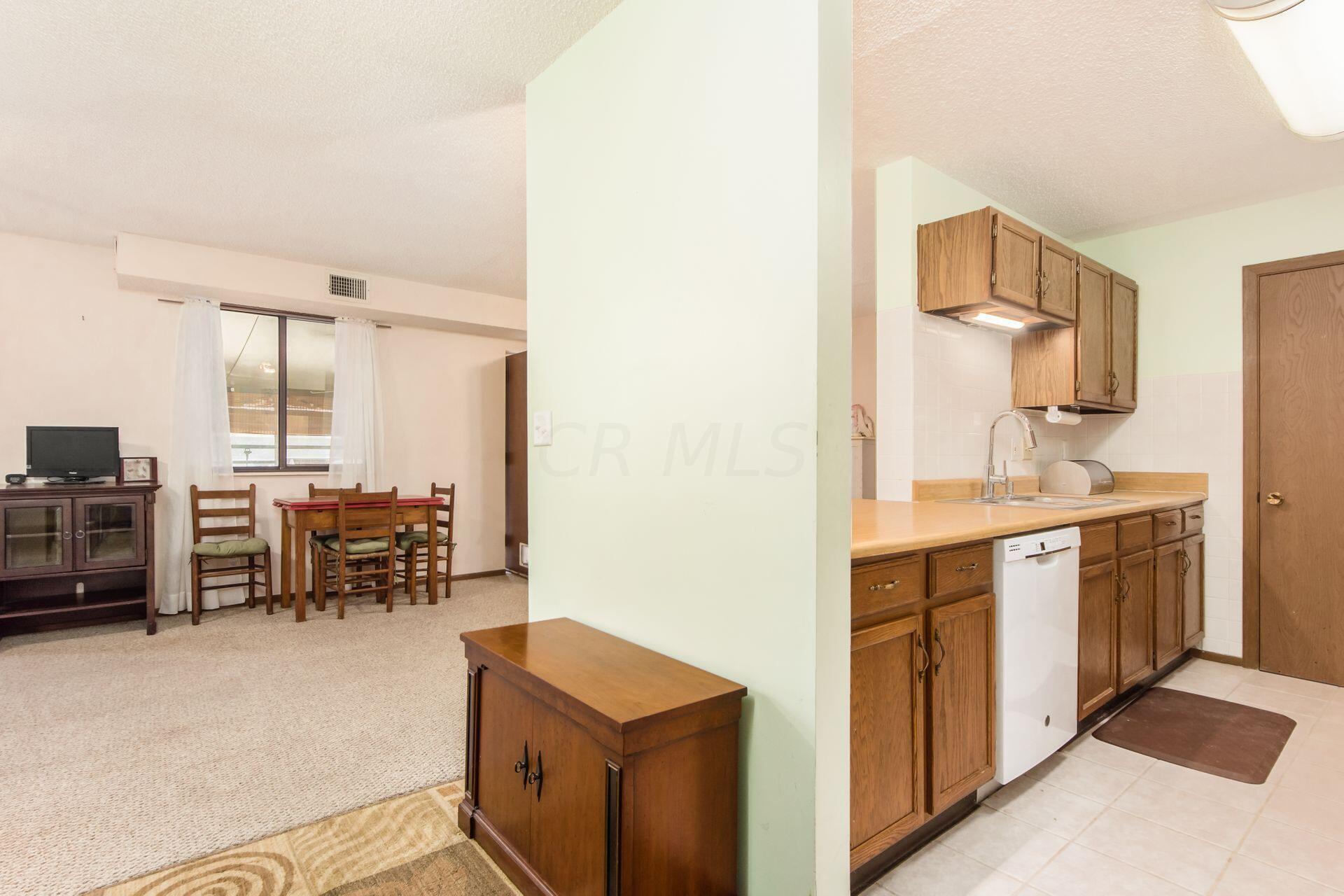 4141 Karl Road, Unit 107 Columbus, OH 43224 - Photo 3 of 26 003_5082f2a2b_M 4141 Karl002a