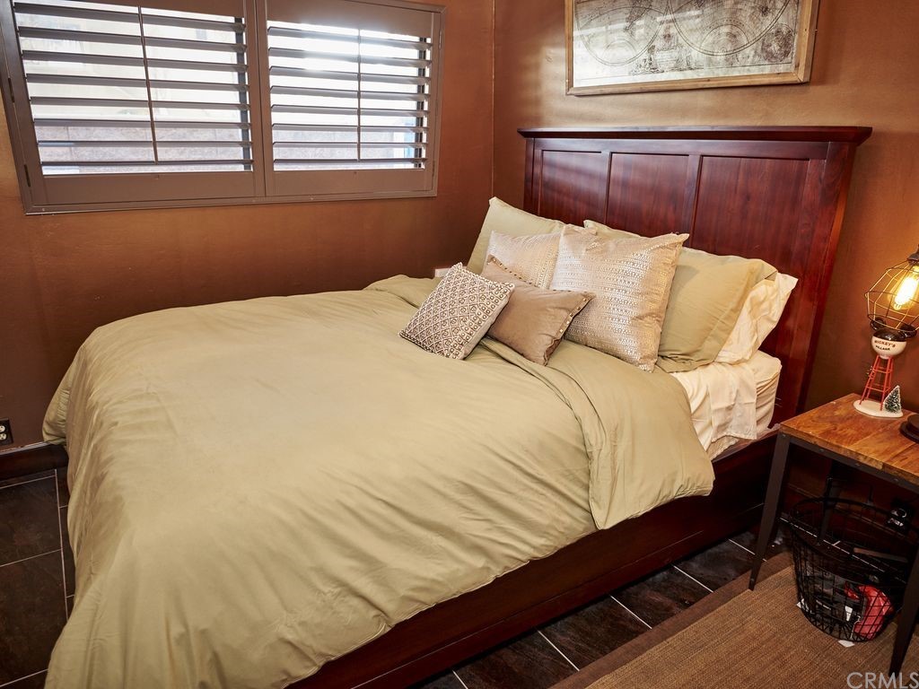 1 Anderson Street Seal Beach, CA 92649 - Photo 6 of 23 a large bed sitting in a bedroom next to a window