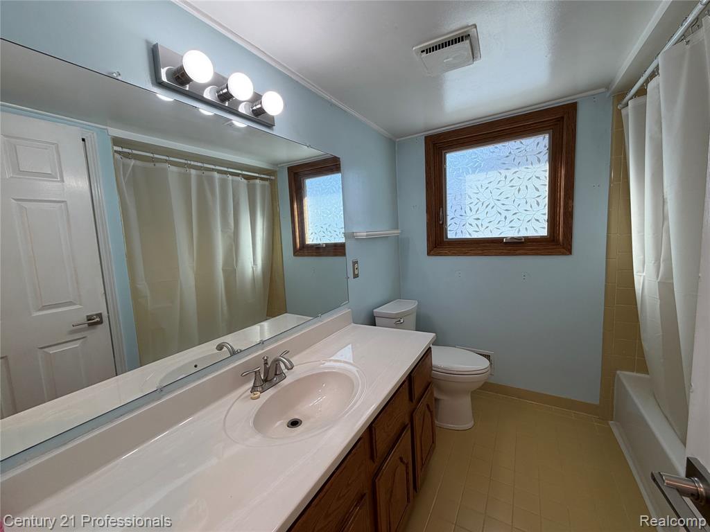 2132 Winchester Road Rochester, MI 48307 - Photo 15 of 27