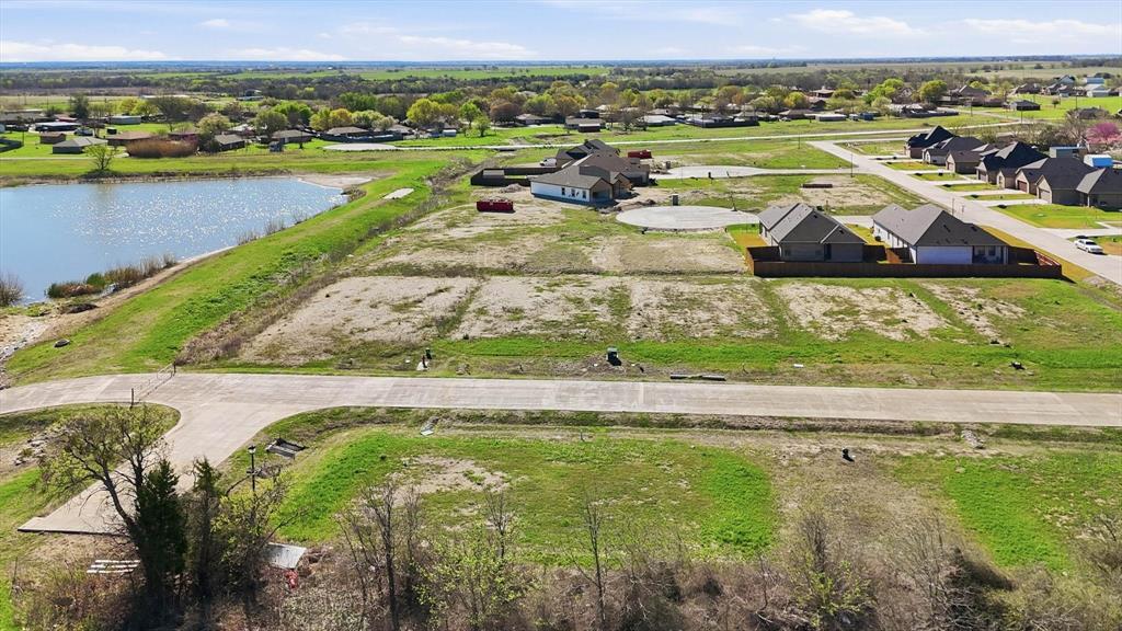 525 Tiber River Road Italy, TX 76651 - Photo 4 of 14 a view of an swimming pool and an ocean view