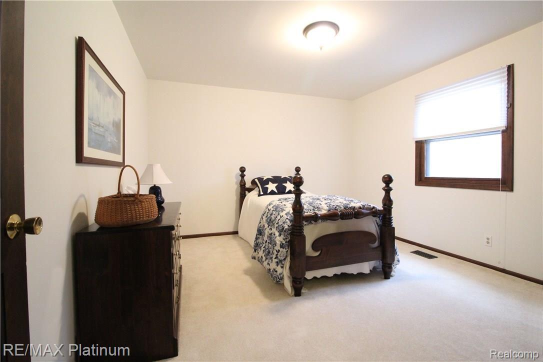 6148 Kings Scepter Road Grand Blanc, MI 48439 - Photo 10 of 38 K Bed 2 Up 2.jpg