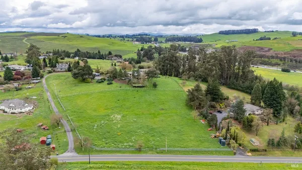 a view of a golf course with a big yard