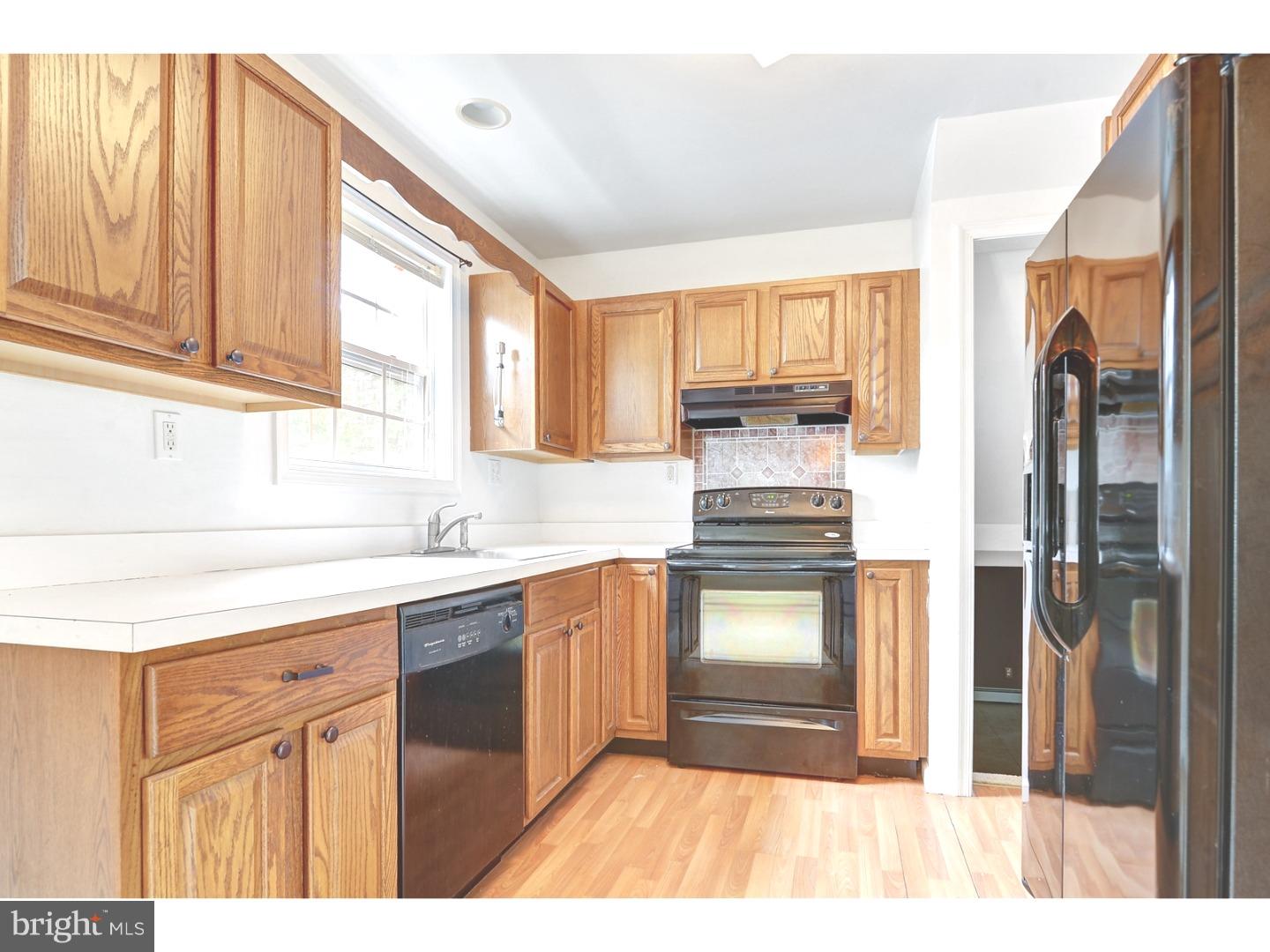 38 Amsterdam Road Hamilton, NJ 08620 - Photo 6 of 21 Kitchen