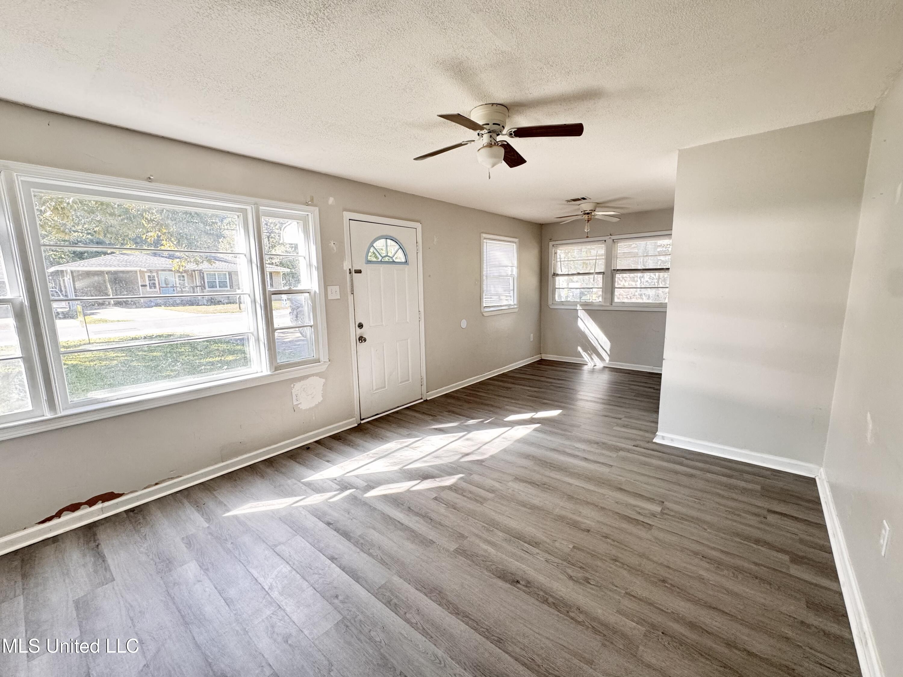 1202 13th Street Pascagoula, MS 39567 - Photo 6 of 23 IMG_8972