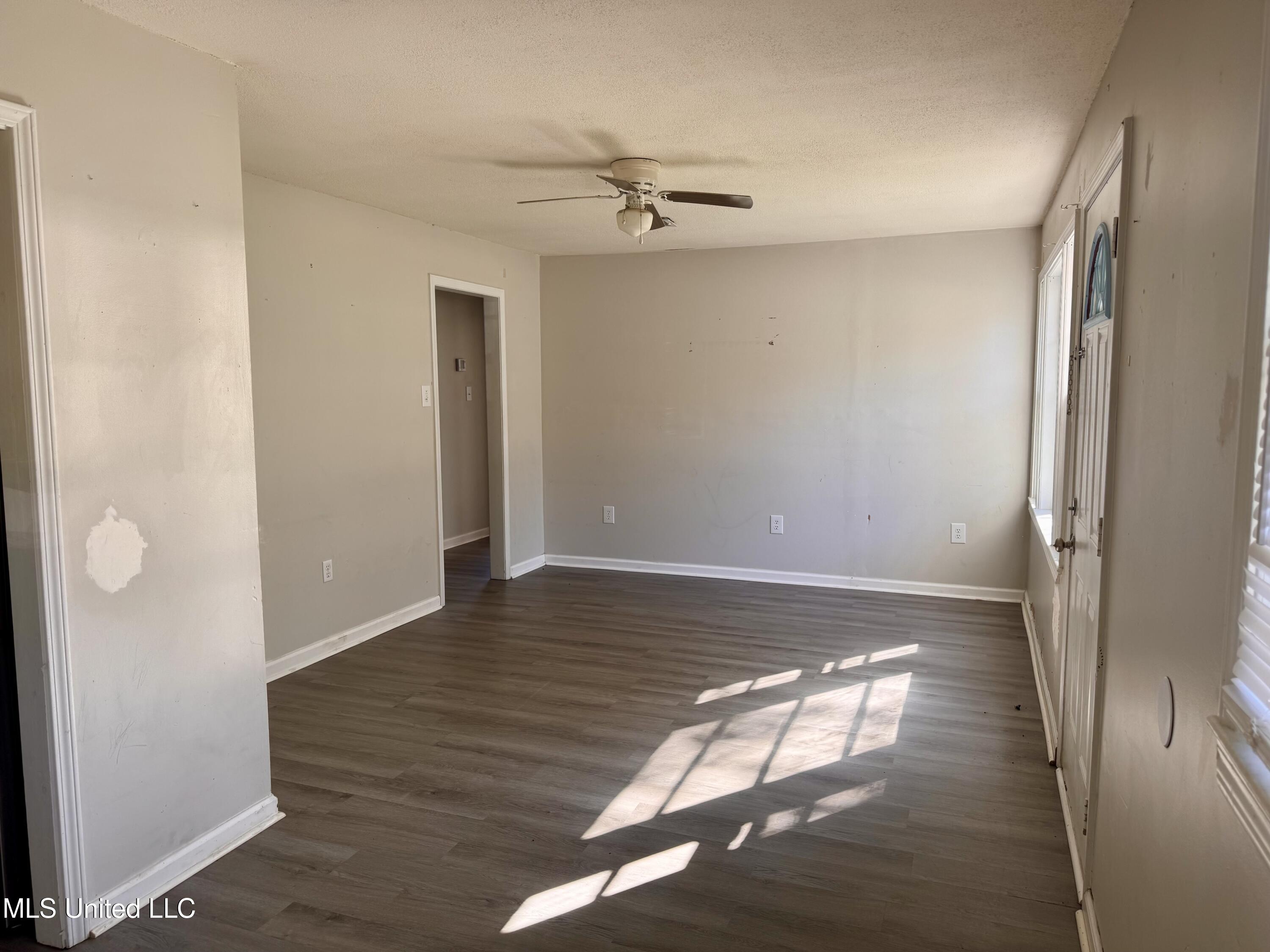 1202 13th Street Pascagoula, MS 39567 - Photo 7 of 23 IMG_8970