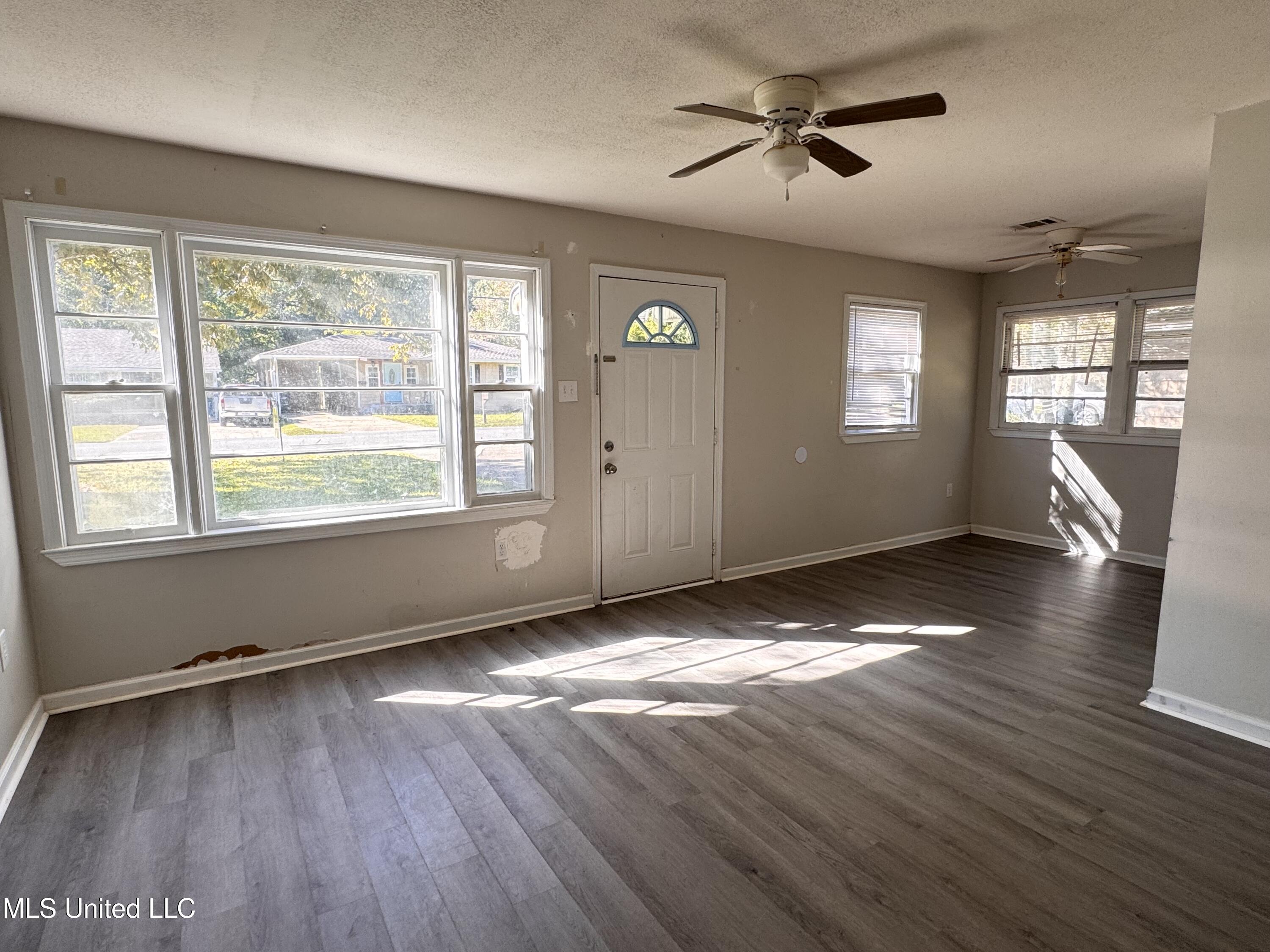 1202 13th Street Pascagoula, MS 39567 - Photo 8 of 23 IMG_8983