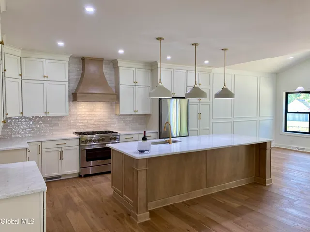 $814,900 | 25 Teakwood Drive, Clifton Park, NY 12065