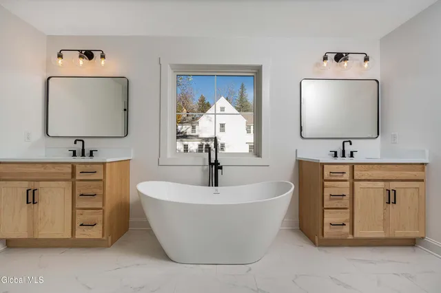 $814,900 | 25 Teakwood Drive, Clifton Park, NY 12065