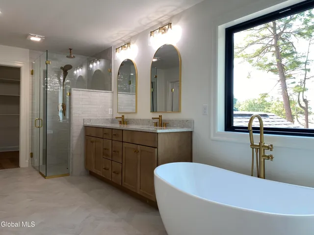 $814,900 | 25 Teakwood Drive, Clifton Park, NY 12065