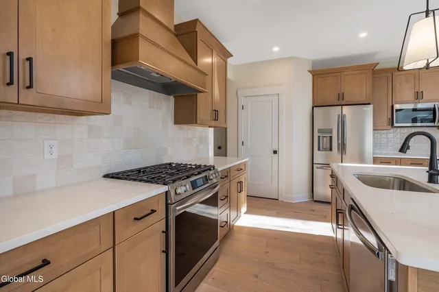 $814,900 | 25 Teakwood Drive, Clifton Park, NY 12065