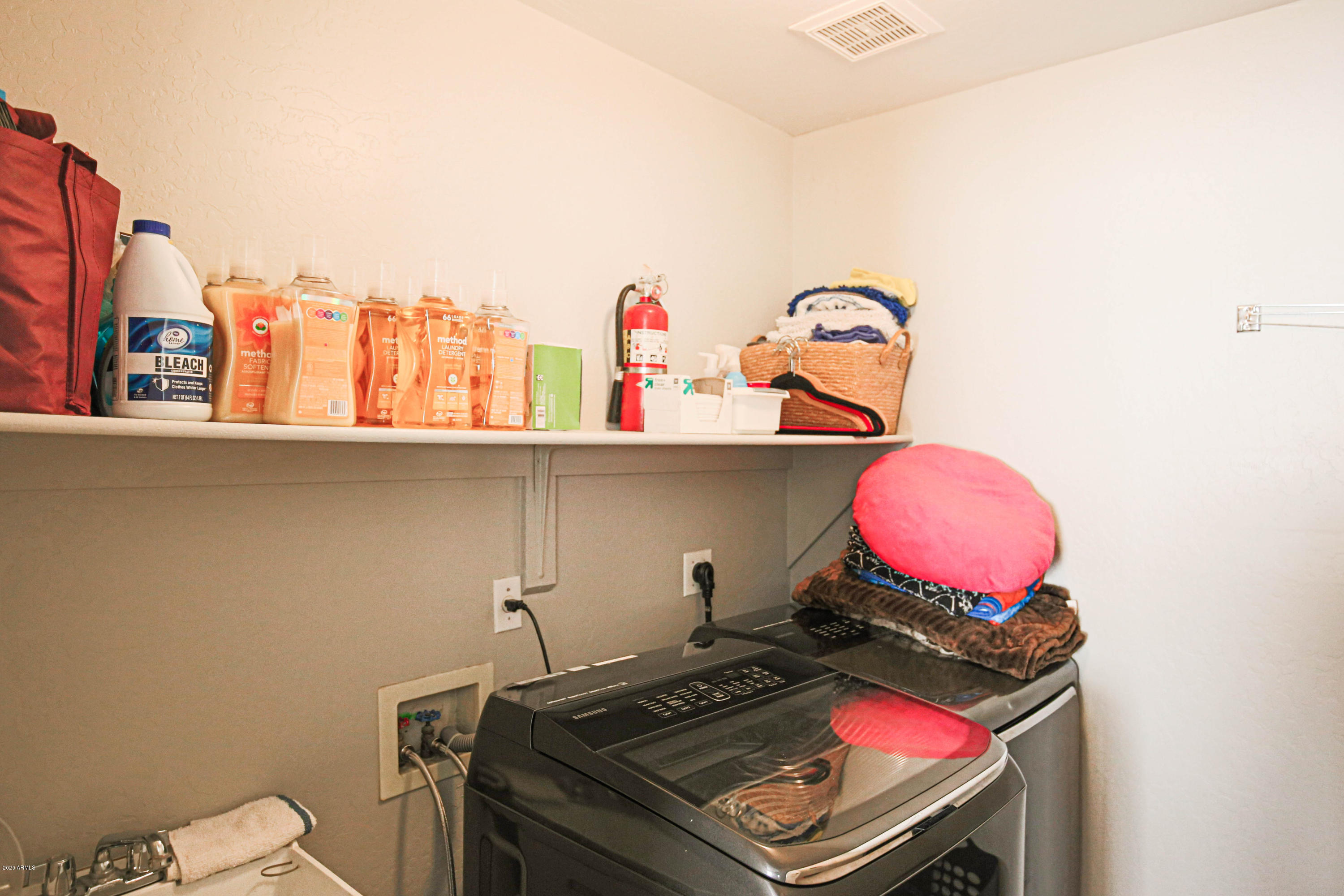 16666 South 21st Street Phoenix, AZ 85048 - Photo 25 of 43 a room with toys and wooden floor