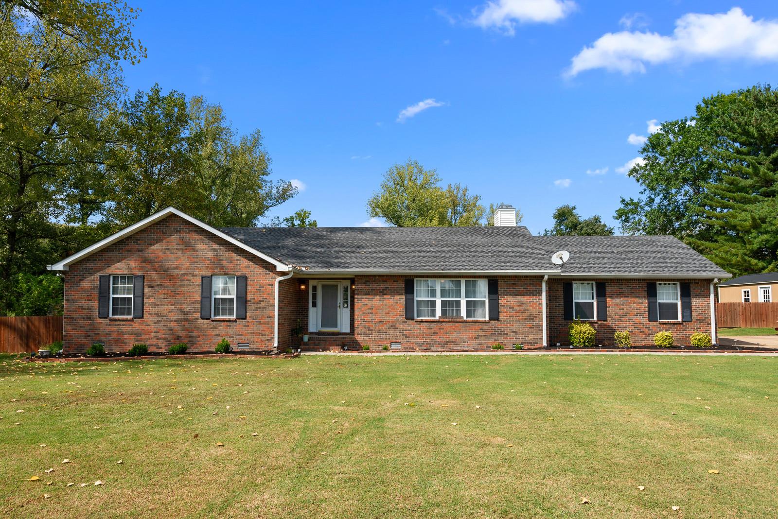 682 Baker Road Columbia, TN 38401 - Photo 1 of 30 a front view of a house with a garden