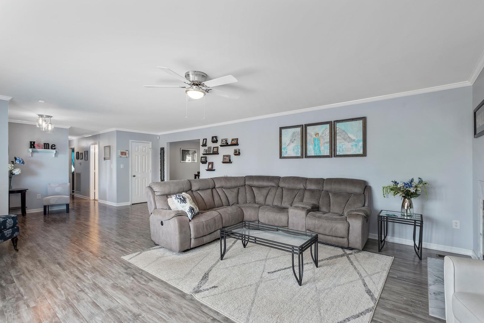 682 Baker Road Columbia, TN 38401 - Photo 6 of 30 a living room with furniture