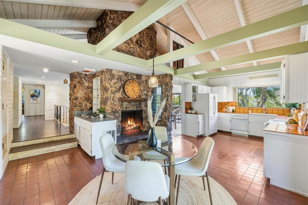 27460 Loma Del Rey Carmel, CA 93923 - Photo 9 of 28