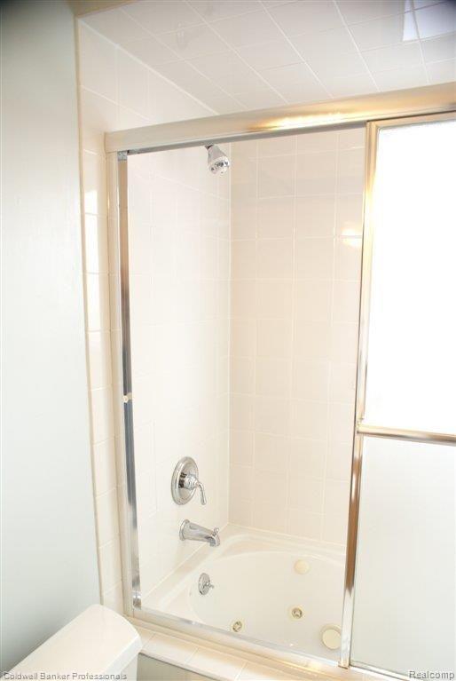 7778 Pelham Road Taylor, MI 48180 - Photo 18 of 22 Jetted Tub