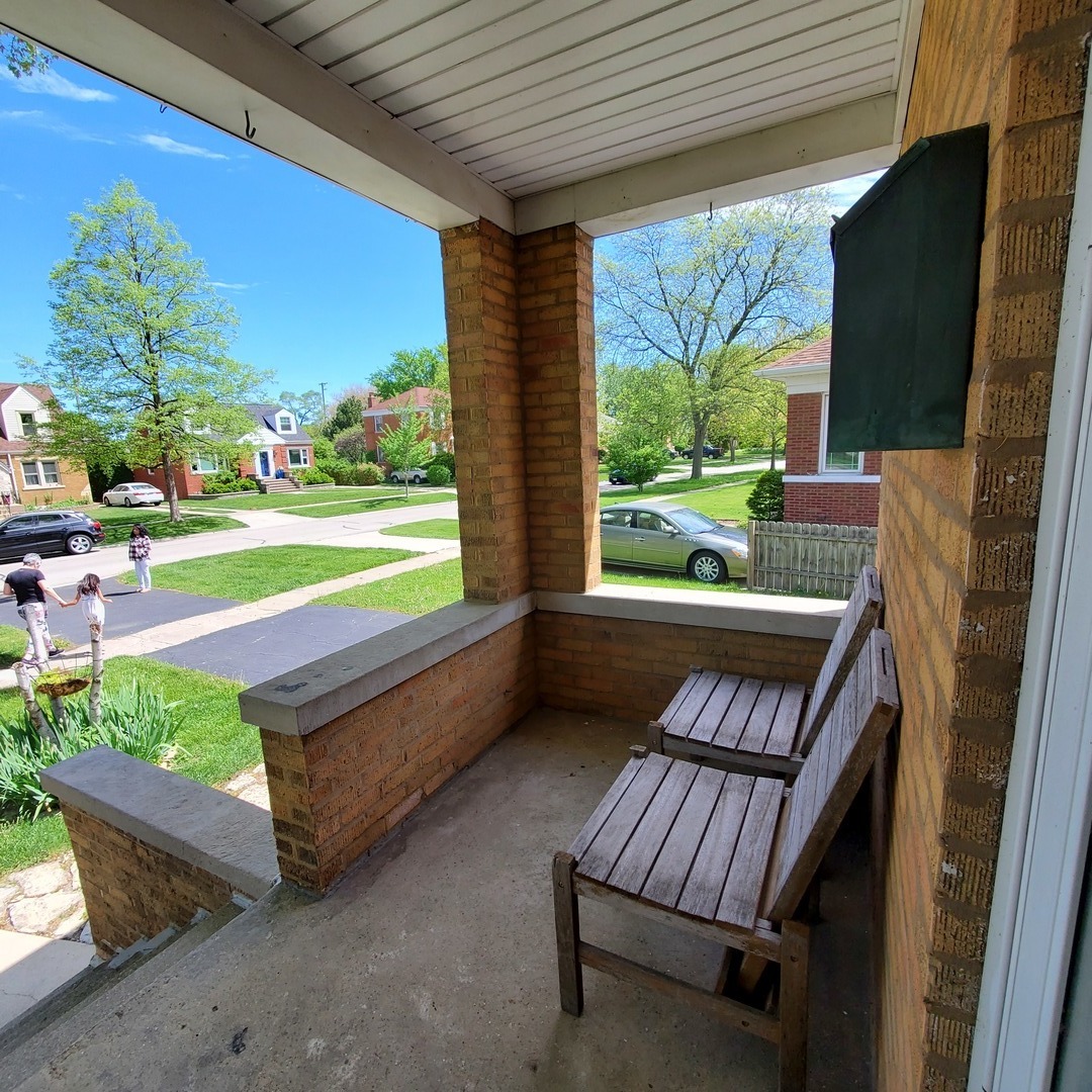 123 Northgate Road Riverside, IL 60546 - Photo 28 of 29 a outdoor view with a sitting space