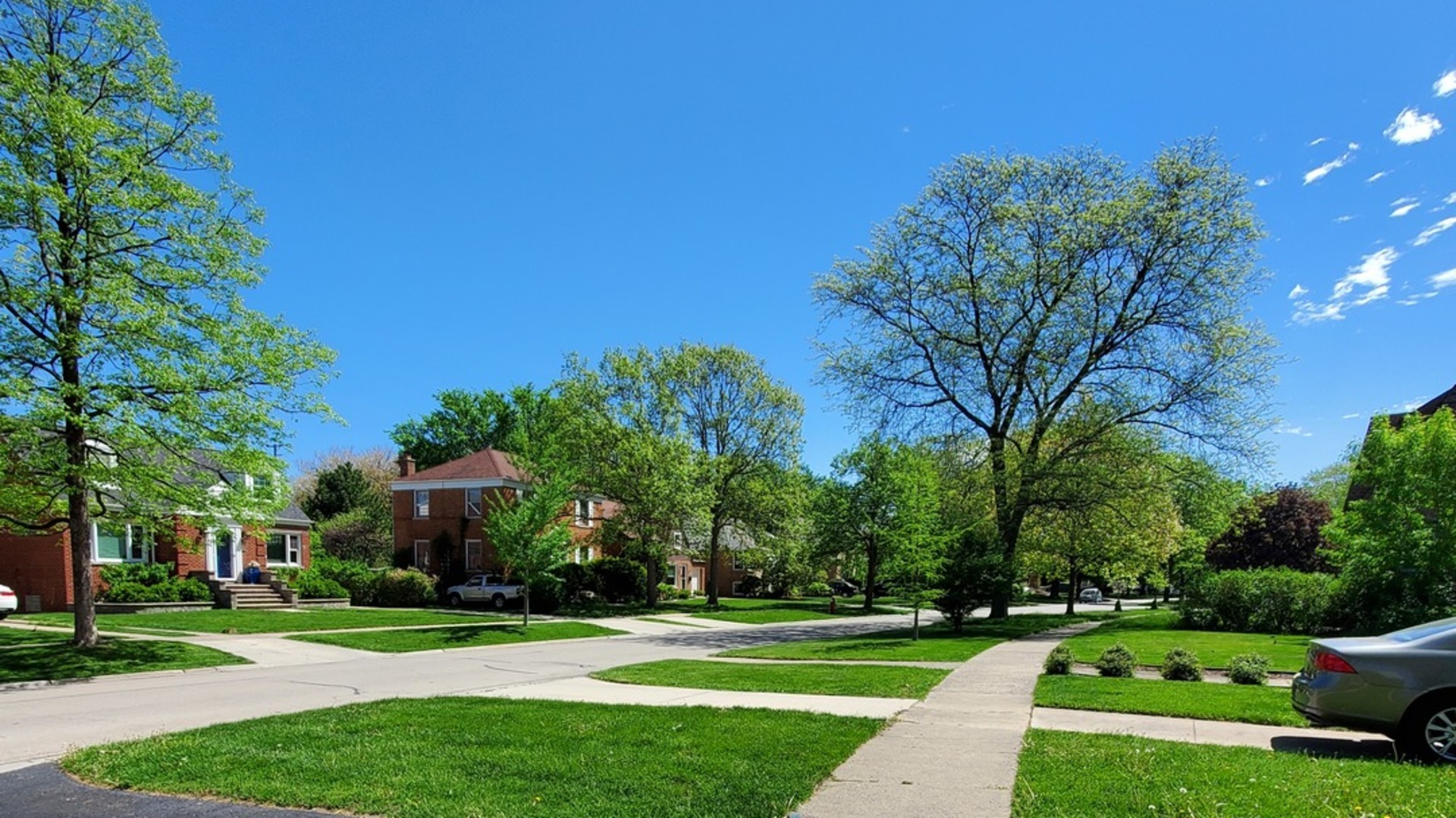 123 Northgate Road Riverside, IL 60546 - Photo 3 of 29 a view of a volley ball court
