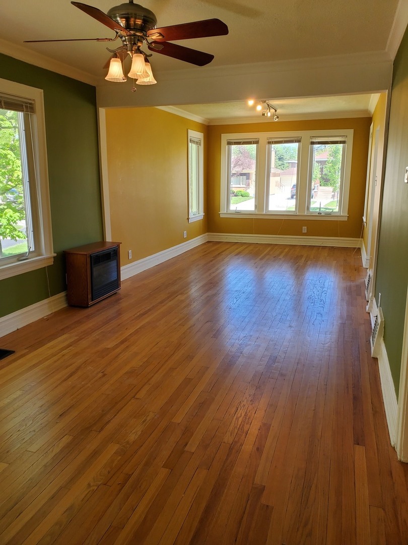 123 Northgate Road Riverside, IL 60546 - Photo 7 of 29 a view of an empty room with wooden floor and a window
