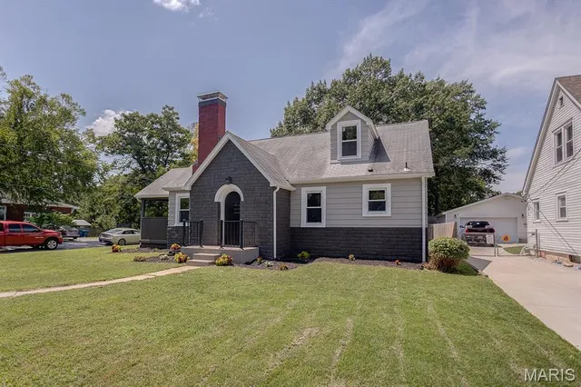$184,900 | 2400 Alby Street, Alton, IL 62002