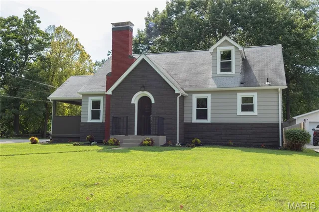 $184,900 | 2400 Alby Street, Alton, IL 62002