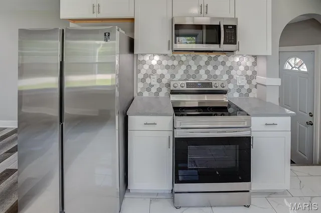 $184,900 | 2400 Alby Street, Alton, IL 62002