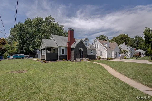 $184,900 | 2400 Alby Street, Alton, IL 62002