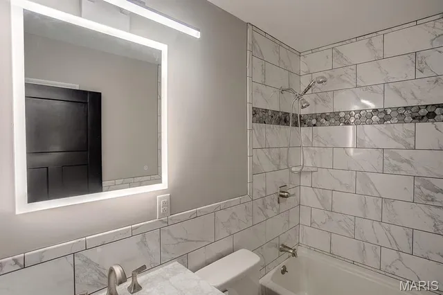 $184,900 | 2400 Alby Street, Alton, IL 62002