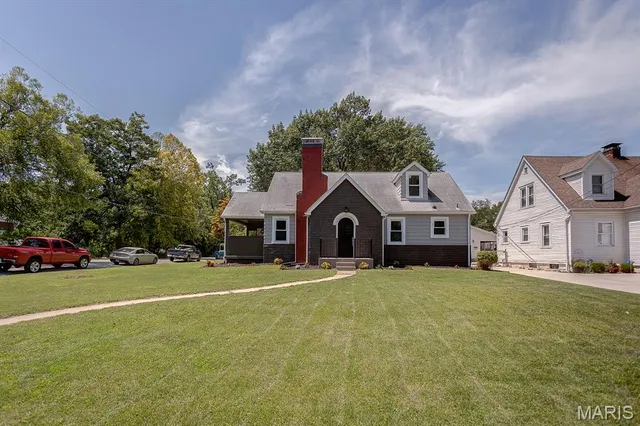 $184,900 | 2400 Alby Street, Alton, IL 62002