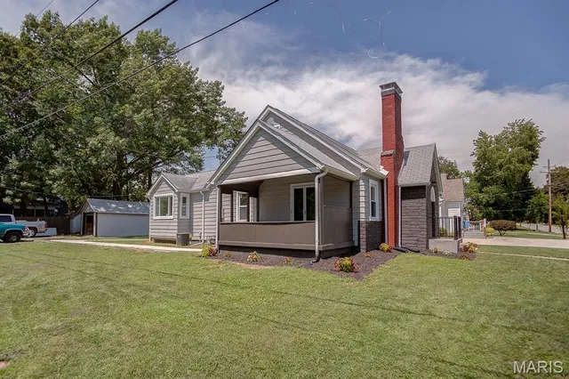 $184,900 | 2400 Alby Street, Alton, IL 62002