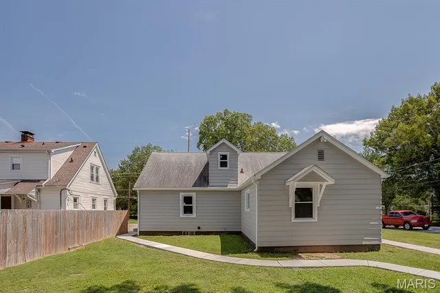 $184,900 | 2400 Alby Street, Alton, IL 62002