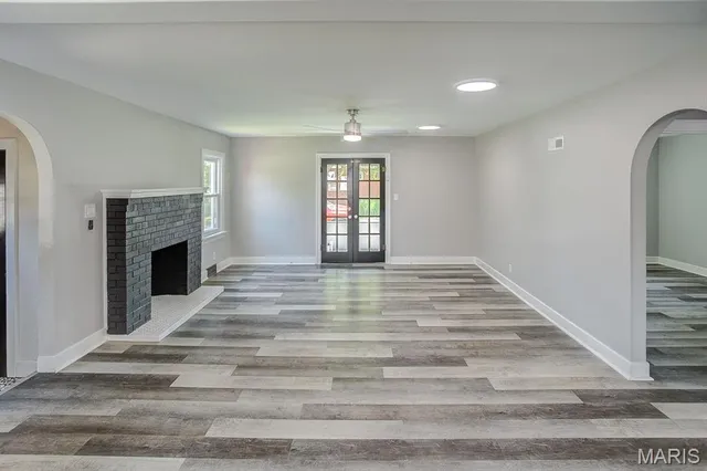 $184,900 | 2400 Alby Street, Alton, IL 62002