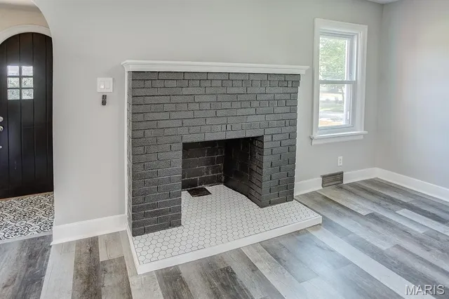 $184,900 | 2400 Alby Street, Alton, IL 62002